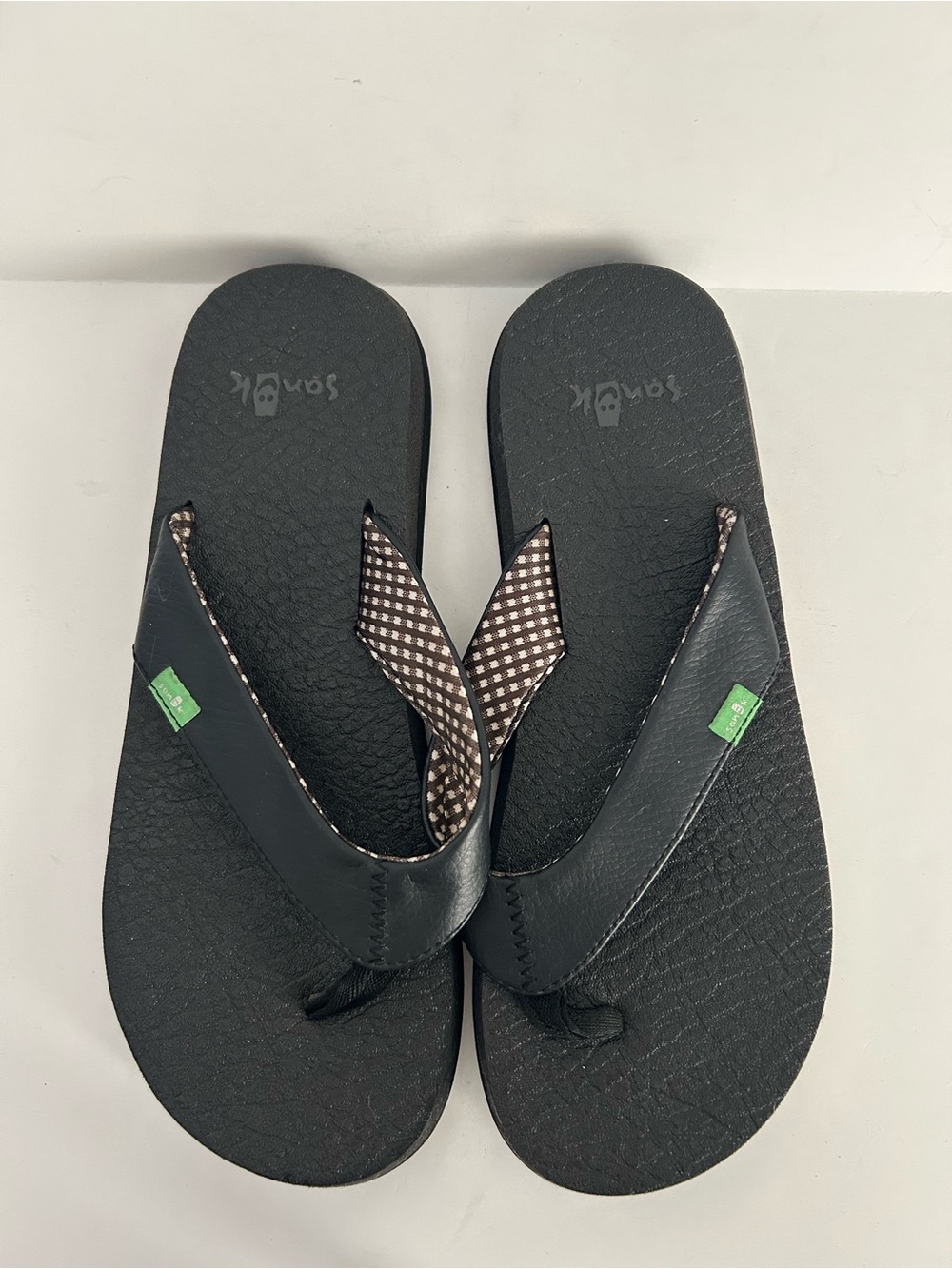 Sanuk Yoga Mat Black Flip Flop Sandals | Size 6